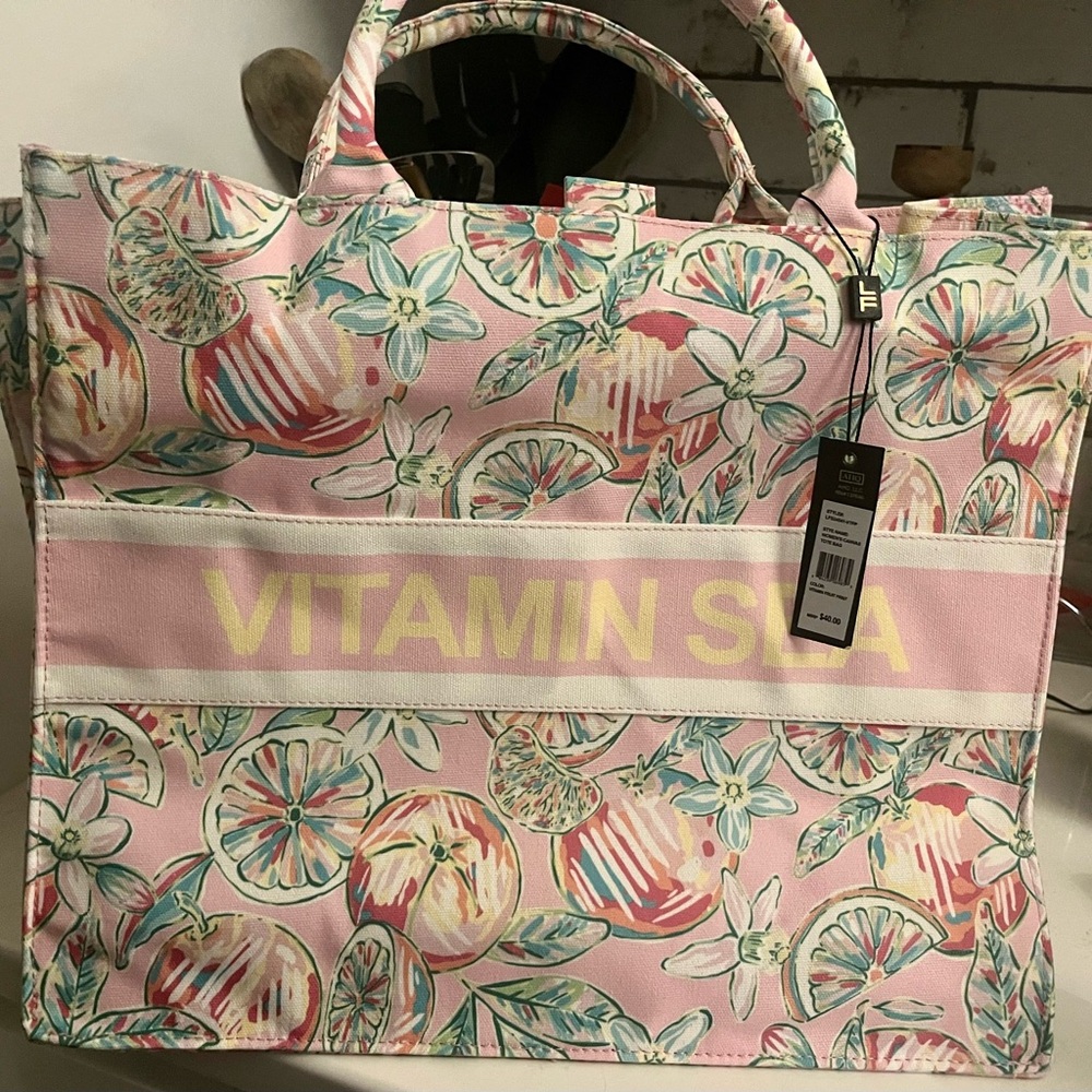 Gorgeous NWT Beach Bag